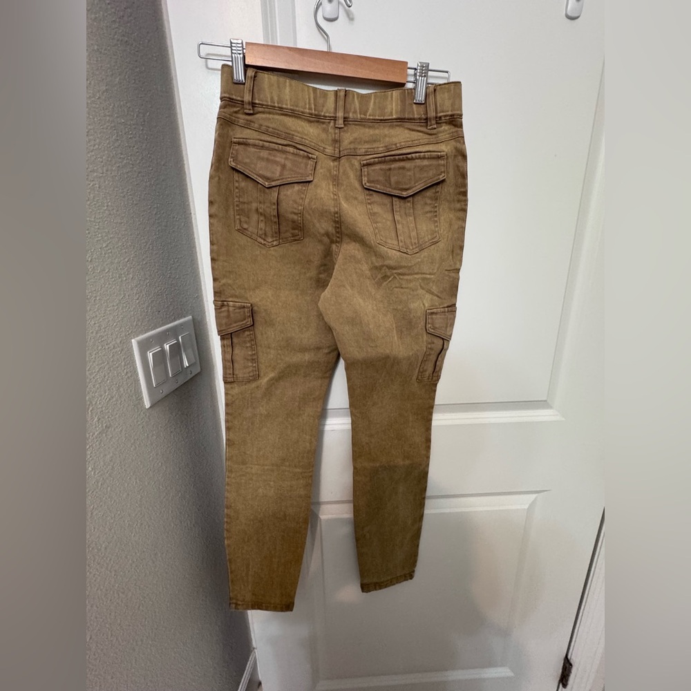 Oil & Hali Beige Cargo Skinny Pants for Women - Picture 6 of 7